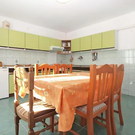 1686 Apartment